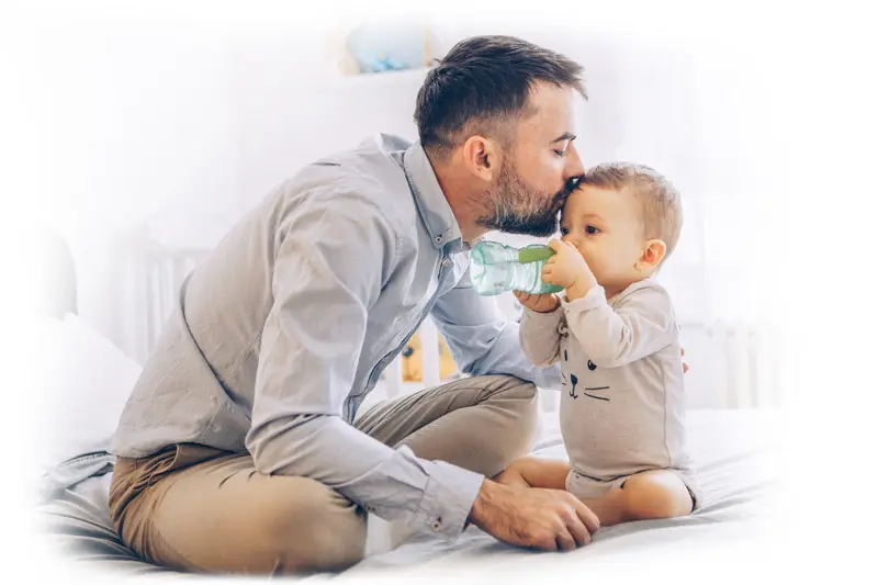 vater-mit-baby-weich